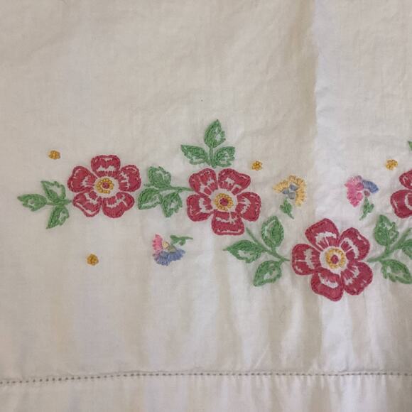 Single Pillowcase Handmade Floral Needlepoint Embroidered 18x29 Vintage Case - Picture 2 of 10